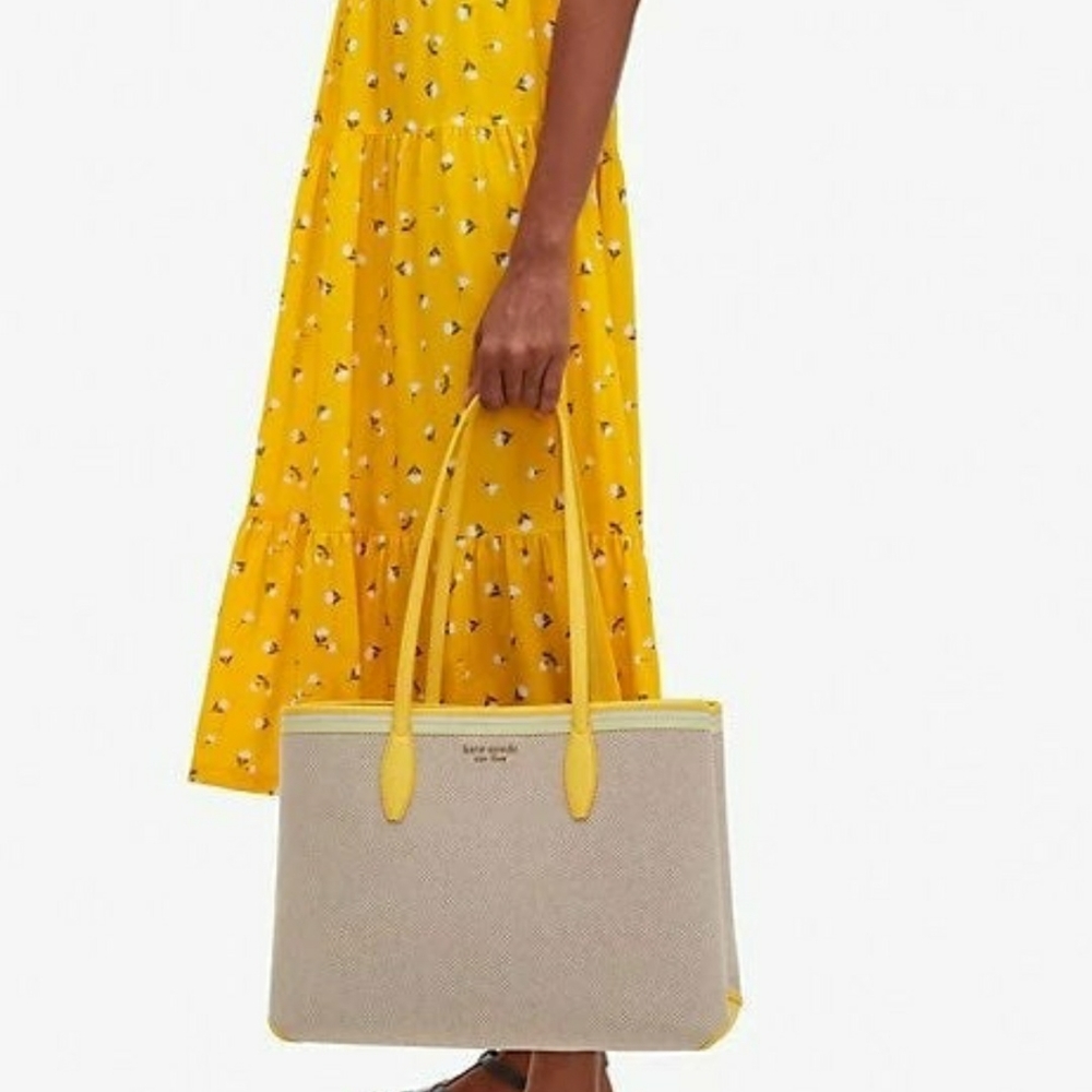 ✨ SOLD ✨Kate Spade All Day Canvas Tote w/ Leather Bee Key Fob
